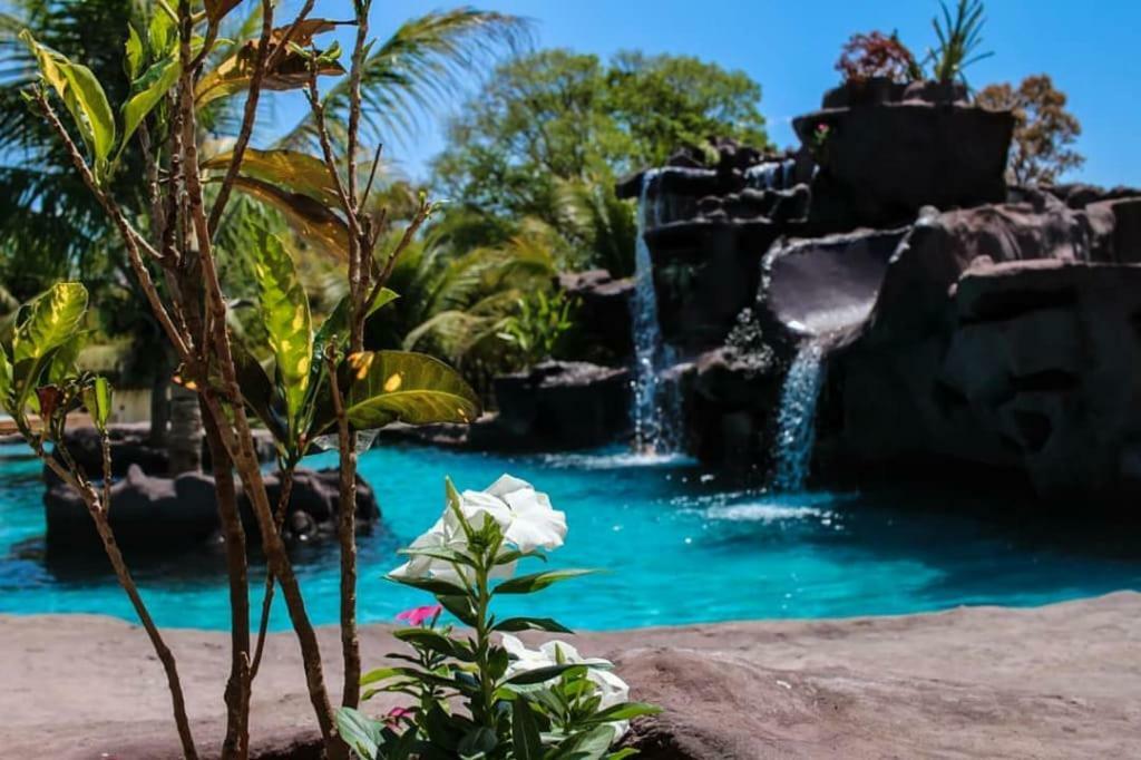 Hotel Pousada Sertão Veredas Buritizeiro Exterior foto